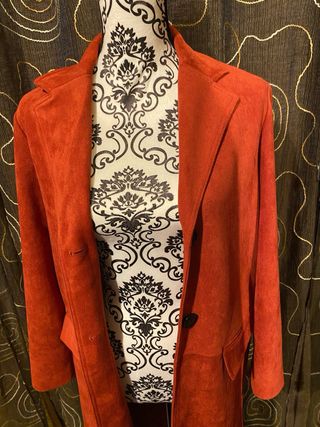 Abrigo Zara efecto ante rojo