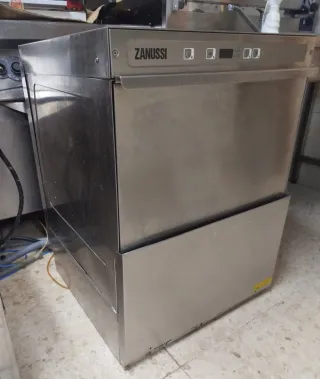 Lavavajillas TRIFÁSICO ZANUSSI cesta de 50