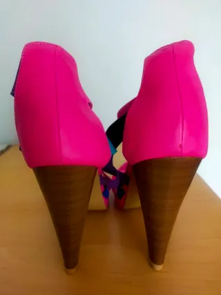 Sandalias tiras fucsia tacón Farasion número 39