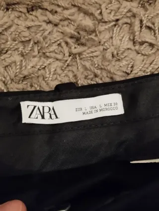 Falda corta Zara negra