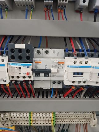 Me ofrezco como operario de instalación mantenimie