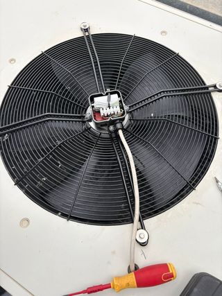 Me ofrezco como operario de instalación mantenimie