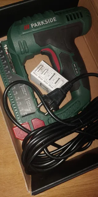 Pistola grapadora eléctrica Parkside PET 25 C3