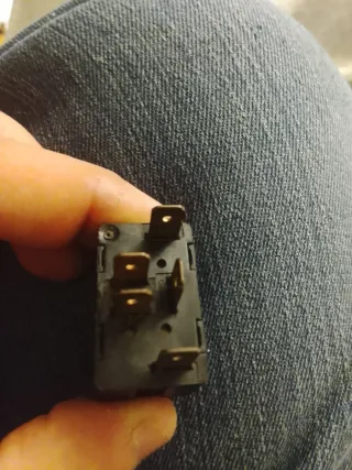 BOTON ELEVALUNAS SEAT AROSA