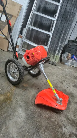 Desbrozadora Anova con ruedas