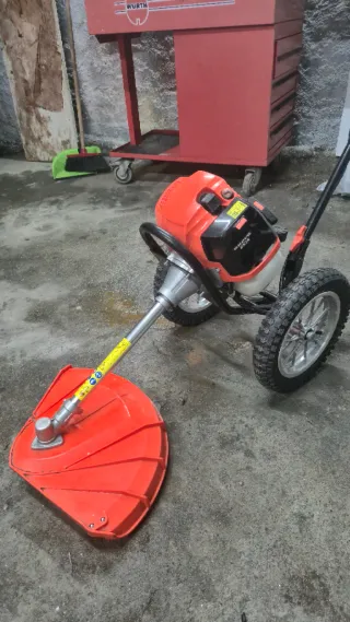 Desbrozadora Anova con ruedas