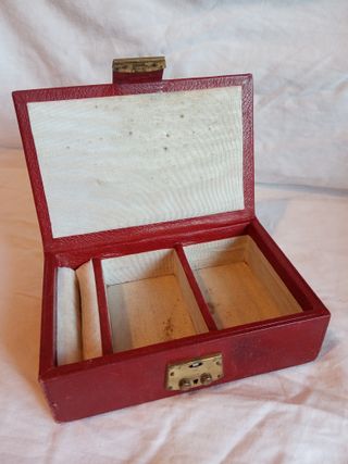 Joyero Vintage Rojo con Cierre Dorado