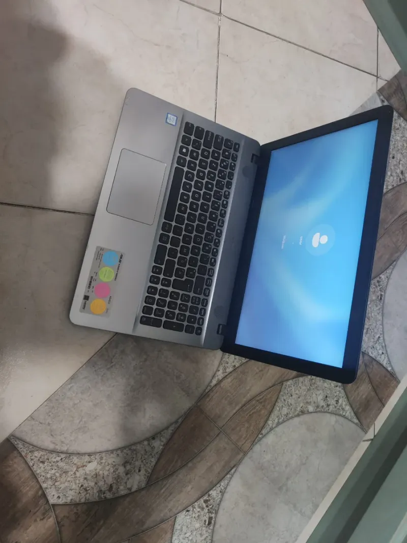 Laptop PC Asus i5 8GB RAM 15.6 256GB SSD