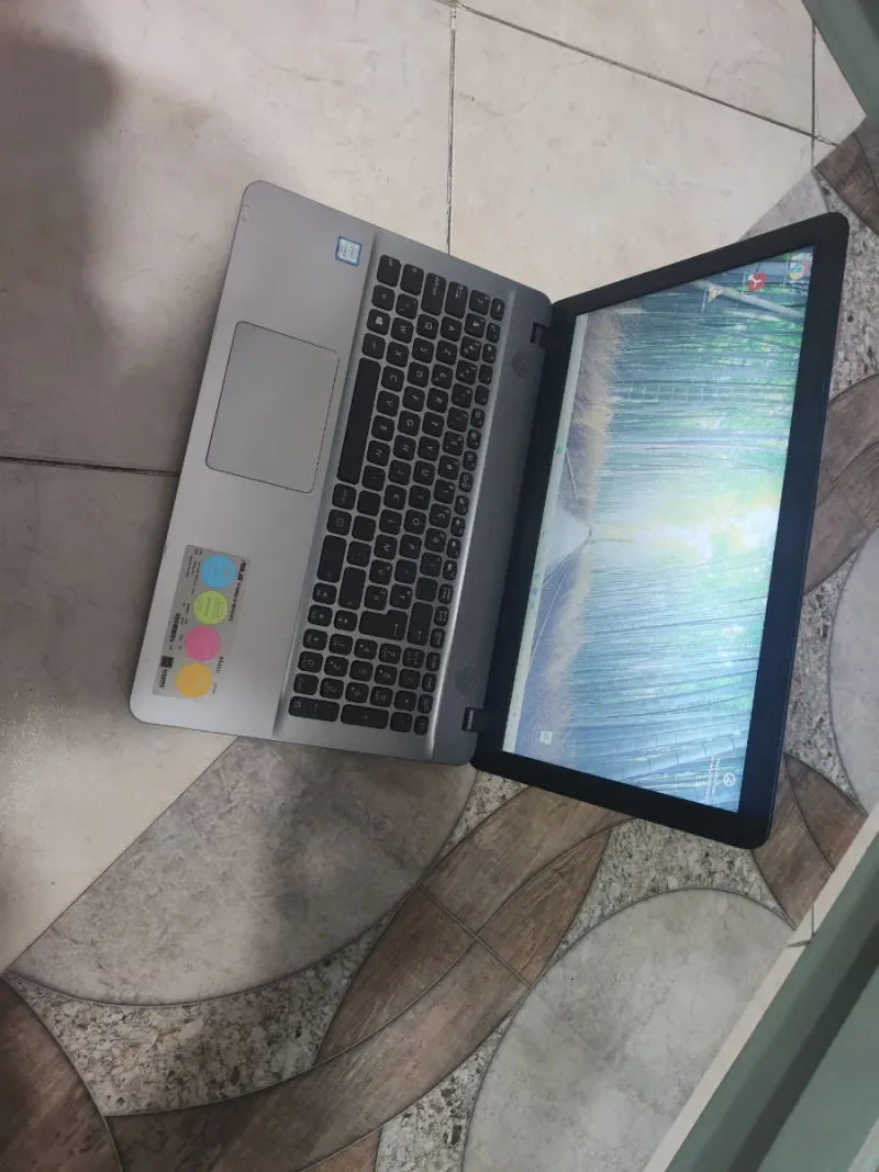 Laptop PC Asus i5 8GB RAM 15.6 256GB SSD afbeelding 3