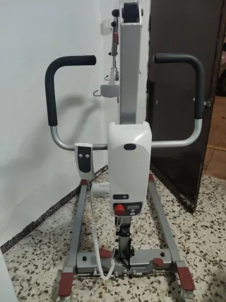 Grúa eléctrica con arnés