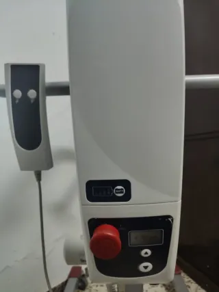 Grúa eléctrica con arnés