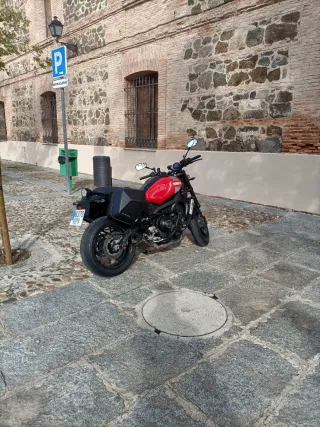 Yamaha XSR900 Negra/Roja