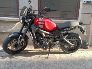 Yamaha XSR900 Negra/Roja
