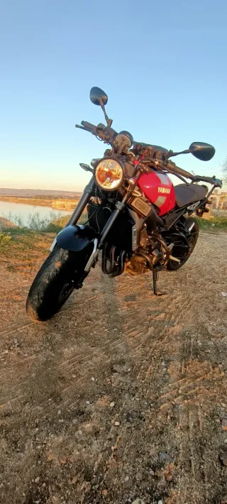Yamaha XSR900 Negra/Roja