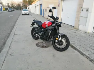 Yamaha XSR900 Negra/Roja