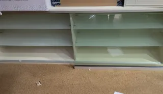 Estantería madera y cristal