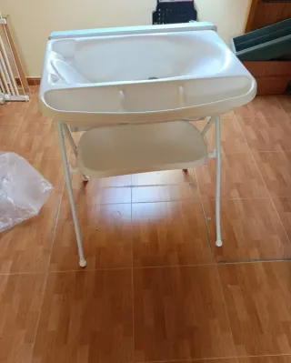 Cambiador y bañera para bebé con soporte