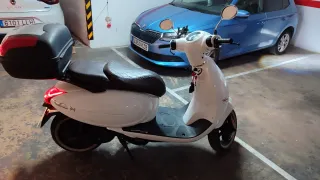 Moto Eléctrica Lvneng Blanca 125cc