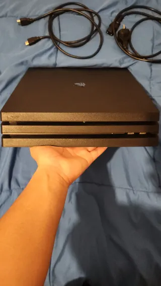 PS4 Pro 1TB + 14 Juegos