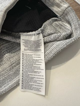 Chaqueta Nike gris y blanca