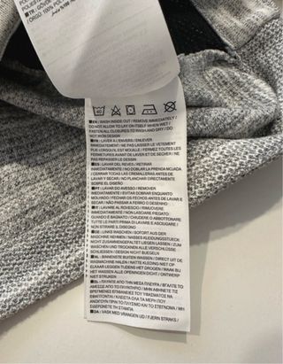 Chaqueta Nike gris y blanca