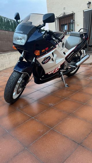 Honda VFR 750F V4