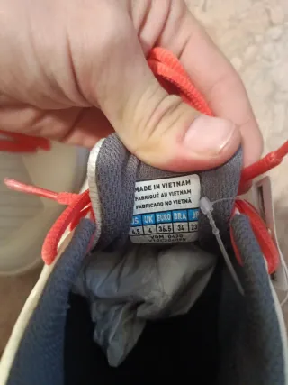 Zapatillas Mizuno Blancas y Rojas