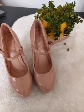Zapatos charol Mary Jane beige T.37