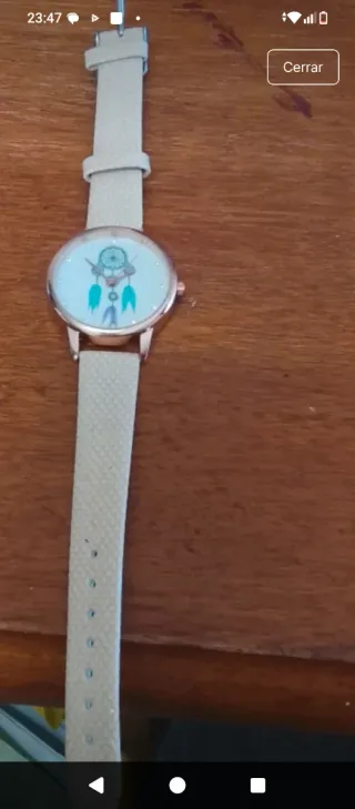 Reloj Beige con Diseño de Atrapasueños