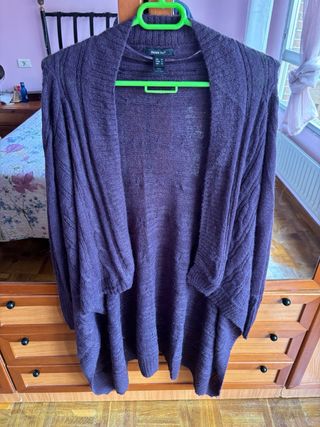 Chaqueta larga fina morada de lana