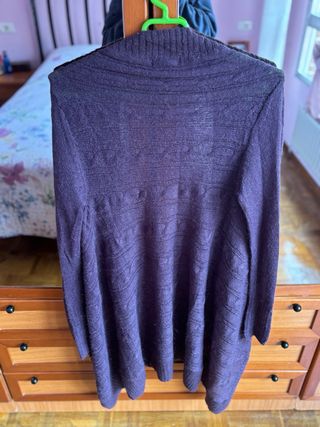 Chaqueta larga fina morada de lana