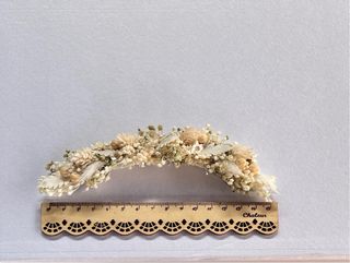 Tocado de flores preservadas