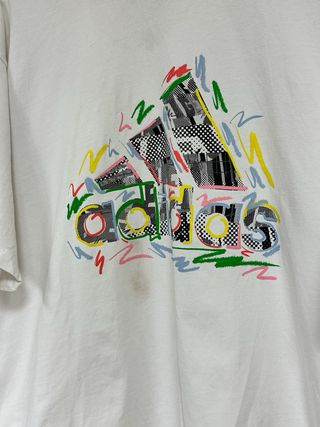 Camiseta Adidas blanca estilo oversize
