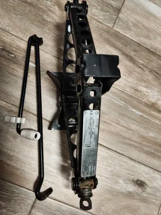 Gato elevador coche y manivela