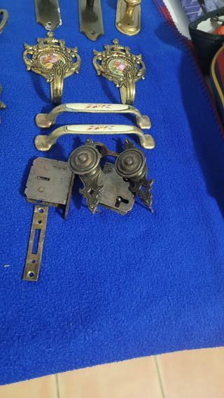 Lote de tiradores y herrajes vintage