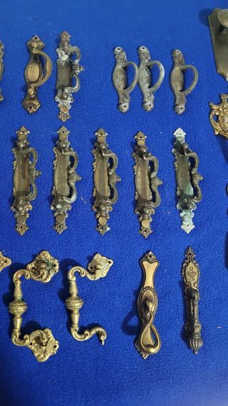 Lote de tiradores y herrajes vintage