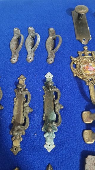 Lote de tiradores y herrajes vintage