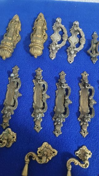 Lote de tiradores y herrajes vintage