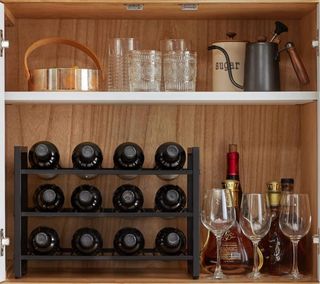 Estante de vino industrial negro