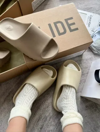 Yeezy Slide.