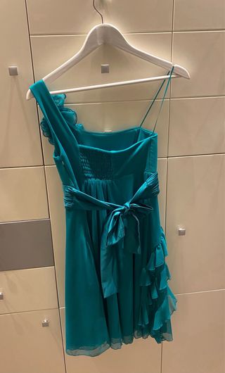 Vestido de fiesta con volantes