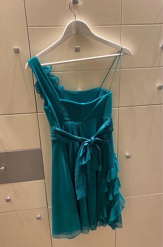 Vestido de fiesta con volantes