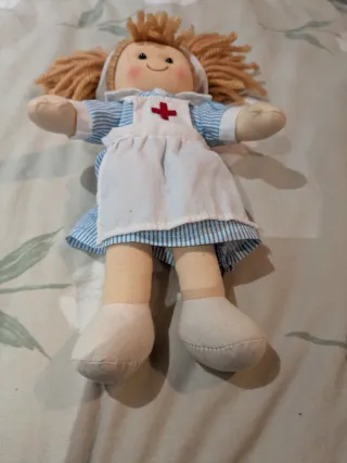 Muñeca de trapo enfermera Bigjigs Toys