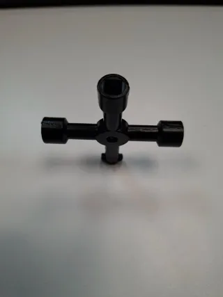 Llave de 4 puntas negra