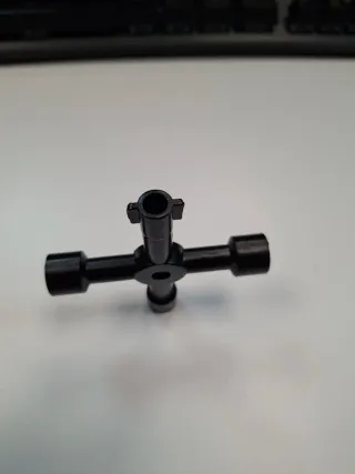 Llave de 4 puntas negra