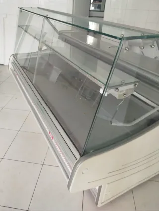 Vitrina pastelera o charcutera de 2 metros