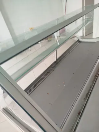 Vitrina pastelera o charcutera de 2 metros