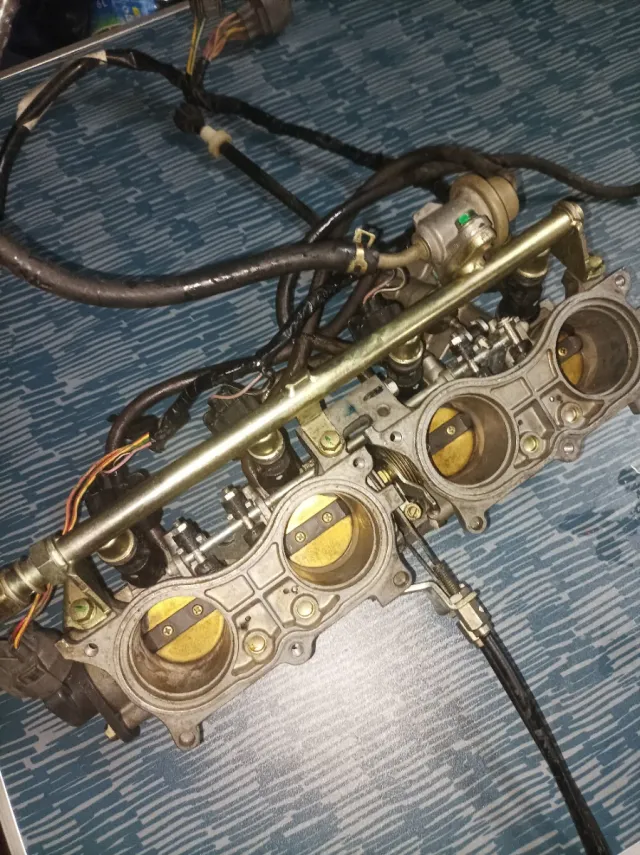 Inyección honda cbr600f f4i pc35 2002.