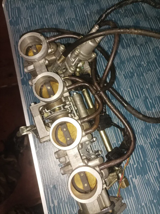 Inyección honda cbr600f f4i pc35 2002.