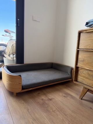 Cama perro madera diseño moderno